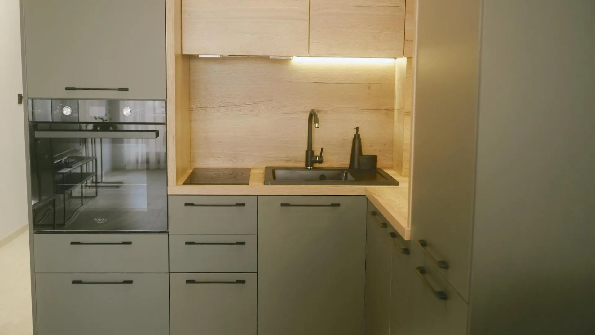 Golden Sands-Beachfront Apartment Of Your Dreams